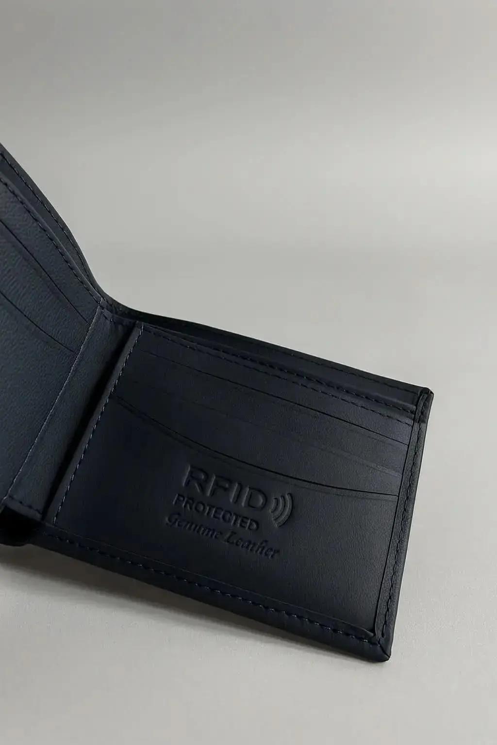 Minimalist RFID Leather Wallet – Slim & Secure Design